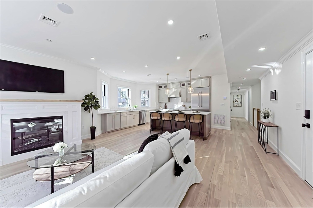 252 Lexington Avenue, Cambridge, Massachusetts, 4 Bedrooms Bedrooms, 7 Rooms Rooms,3 BathroomsBathrooms,Residential,For Sale,Lexington Avenue,73486061