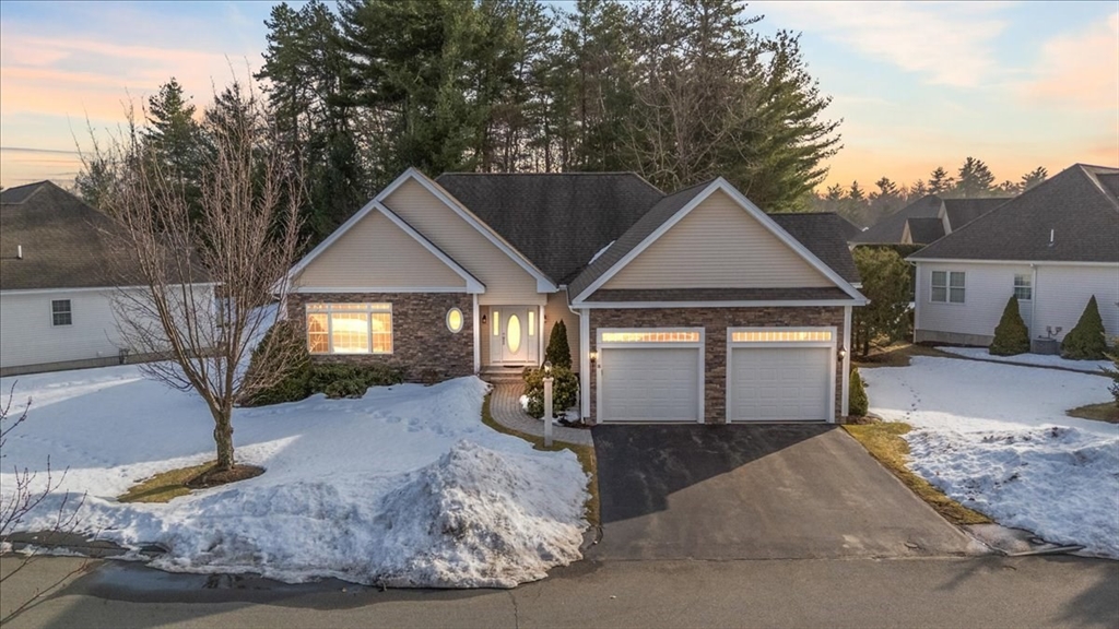 18 Stone Castle, Methuen, Massachusetts, 2 Bedrooms Bedrooms, 6 Rooms Rooms,2 BathroomsBathrooms,Residential,For Sale,Stone Castle,73486123