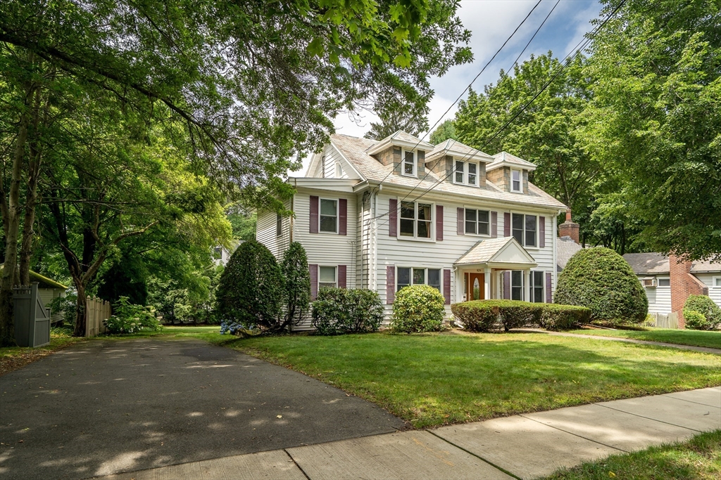 829 Chestnut St, Newton, Massachusetts, 5 Bedrooms Bedrooms, 10 Rooms Rooms,4.5 BathroomsBathrooms,Residential,For Sale,Chestnut St,73486143