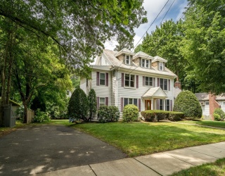 829 Chestnut St, Newton, Massachusetts, 5 Bedrooms Bedrooms, 10 Rooms Rooms,4.5 BathroomsBathrooms,Residential,For Sale,Chestnut St,73486143