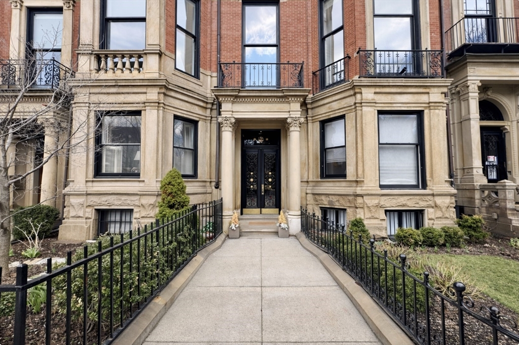 133 Commonwealth Ave, Boston, Massachusetts, 1 Bedroom Bedrooms, 5 Rooms Rooms,1 BathroomBathrooms,Residential Lease,For Rent,Commonwealth Ave,73486150