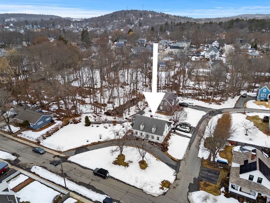 35 Huntington Ave, Amesbury, Massachusetts, 3 Bedrooms Bedrooms, 7 Rooms Rooms,1.5 BathroomsBathrooms,Residential,For Sale,Huntington Ave,73486144