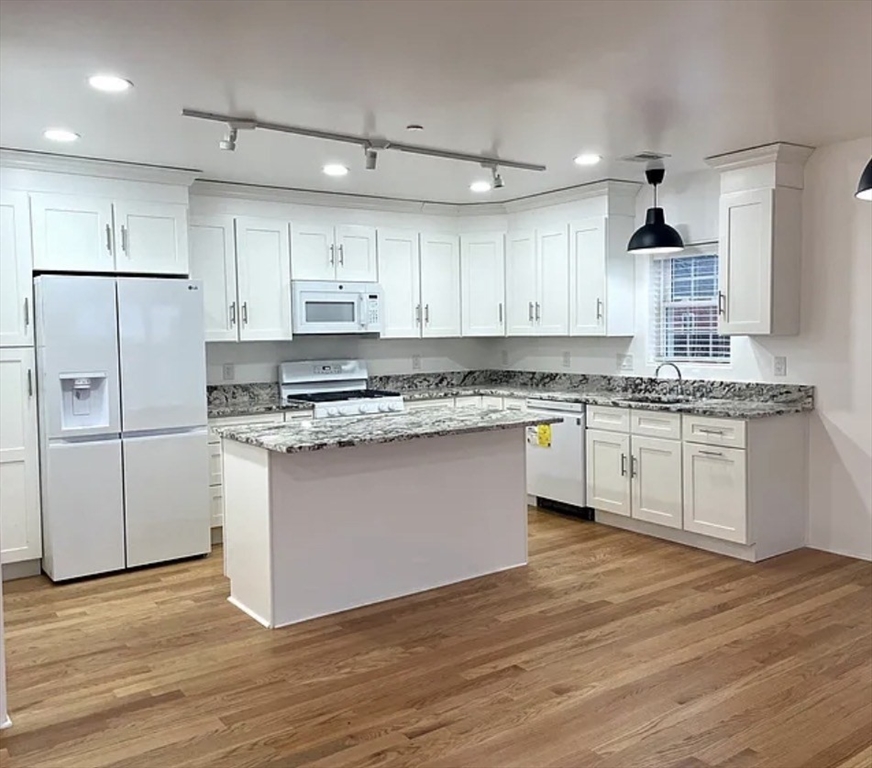 13 Water, Framingham, Massachusetts, 2 Bedrooms Bedrooms, 4 Rooms Rooms,2.5 BathroomsBathrooms,Residential Lease,For Rent,Water,73486198