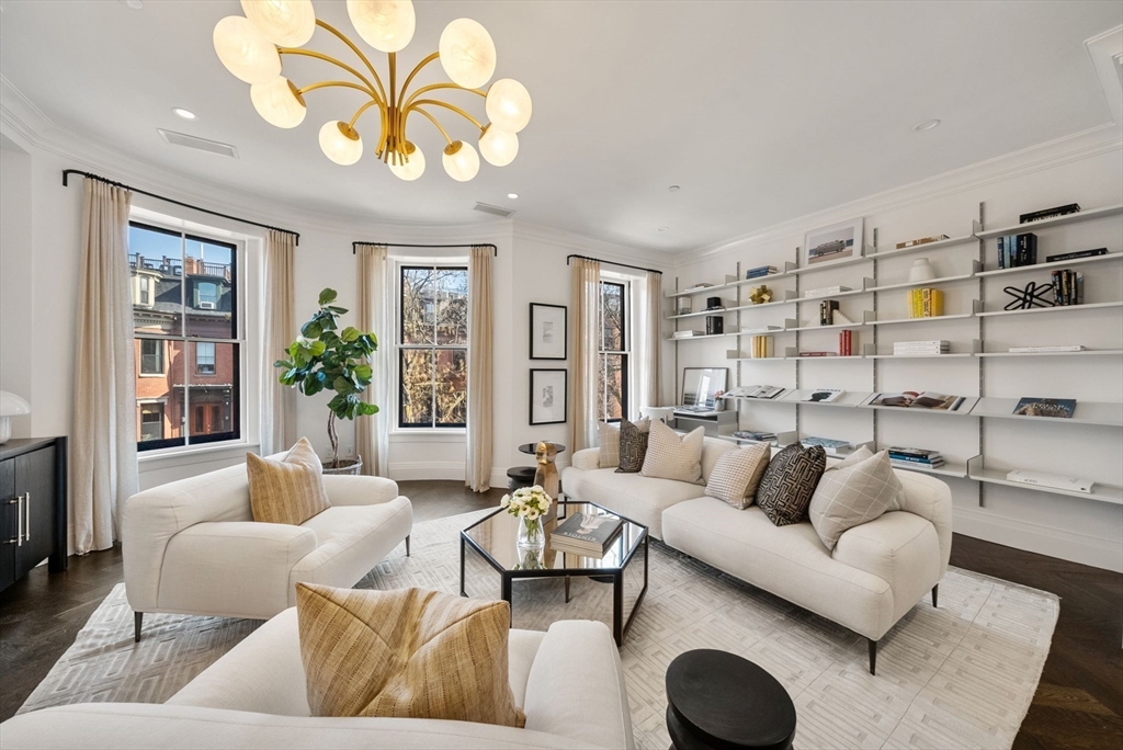 30 Concord Sq, Boston, Massachusetts, 3 Bedrooms Bedrooms, 5 Rooms Rooms,2.5 BathroomsBathrooms,Residential,For Sale,Concord Sq,73486251