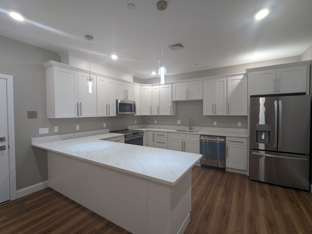 13 Nahant Street, Lynn, Massachusetts, 2 Bedrooms Bedrooms, 4 Rooms Rooms,2 BathroomsBathrooms,Residential,For Sale,Nahant Street,73486276