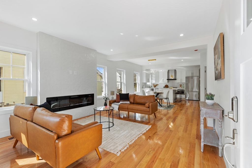 9 Harriet Ave, Belmont, Massachusetts, 4 Bedrooms Bedrooms, 9 Rooms Rooms,3.5 BathroomsBathrooms,Residential,For Sale,Harriet Ave,73486277