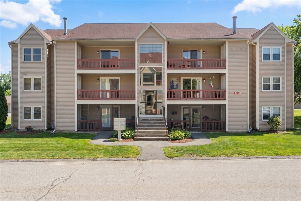 46 Randolph Dr, Tewksbury, Massachusetts, 2 Bedrooms Bedrooms, 5 Rooms Rooms,1 BathroomBathrooms,Residential,For Sale,Randolph Dr,73486307