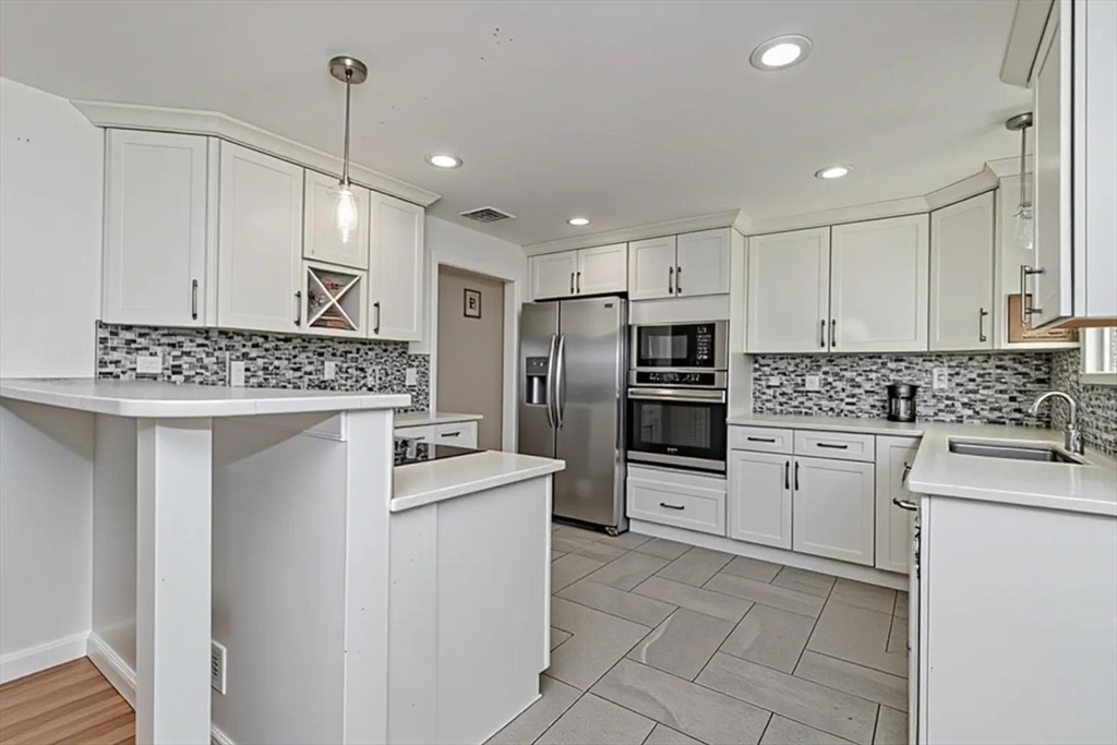 4 Virginia Ave, Brockton, Massachusetts, 5 Bedrooms Bedrooms, 7 Rooms Rooms,2 BathroomsBathrooms,Residential,For Sale,Virginia Ave,73486322