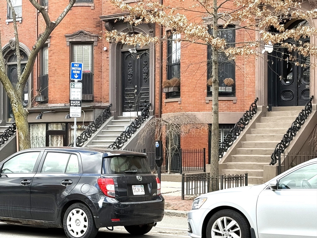 692 Tremont St, Boston, Massachusetts, 2 Bedrooms Bedrooms, 4 Rooms Rooms,1 BathroomBathrooms,Residential,For Sale,Tremont St,73486326