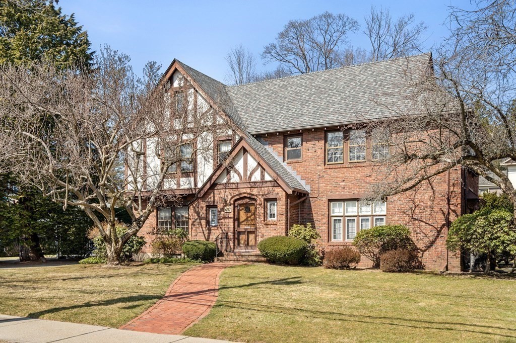 487 Ward Street, Newton, Massachusetts, 5 Bedrooms Bedrooms, 9 Rooms Rooms,3.5 BathroomsBathrooms,Residential Lease,For Rent,Ward Street,73486337