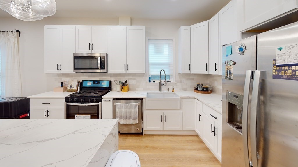 12 York St, Boston, Massachusetts, 8 Bedrooms Bedrooms, 16 Rooms Rooms,5 BathroomsBathrooms,Residential Income,For Sale,York St,73486052