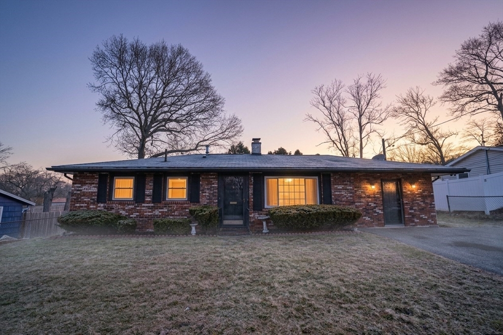 58 Budd Ave, Brockton, Massachusetts, 2 Bedrooms Bedrooms, 6 Rooms Rooms,1 BathroomBathrooms,Residential,For Sale,Budd Ave,73486345