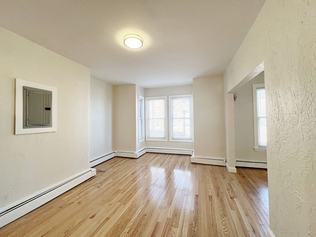 207 Trenton Street, Boston, Massachusetts, 1 Bedroom Bedrooms, 3 Rooms Rooms,1 BathroomBathrooms,Residential Lease,For Rent,Trenton Street,73479983