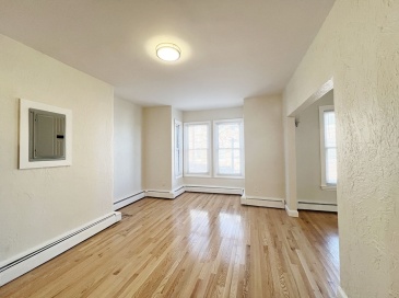 207 Trenton Street, Boston, Massachusetts, 1 Bedroom Bedrooms, 3 Rooms Rooms,1 BathroomBathrooms,Residential Lease,For Rent,Trenton Street,73479983