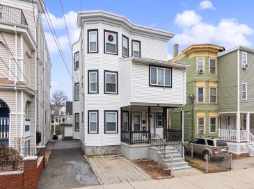 132 Vernal St, Everett, Massachusetts, 6 Bedrooms Bedrooms, 15 Rooms Rooms,3 BathroomsBathrooms,Residential Income,For Sale,Vernal St,73469873