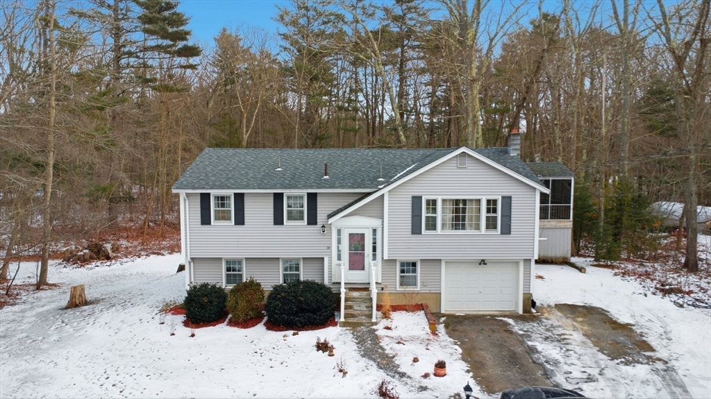 14 Seabrook Rd, Salisbury, Massachusetts, 5 Bedrooms Bedrooms, 9 Rooms Rooms,2 BathroomsBathrooms,Residential,For Sale,Seabrook Rd,73466306