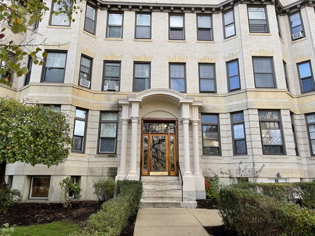 1870 Commonwealth Avenue, Boston, Massachusetts, 1 Bedroom Bedrooms, 3 Rooms Rooms,1 BathroomBathrooms,Residential Lease,For Rent,Commonwealth Avenue,73481016