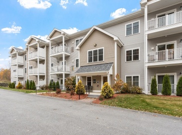 3202 Briarwood Vlg, Clinton, Massachusetts, 2 Bedrooms Bedrooms, 3 Rooms Rooms,2 BathroomsBathrooms,Residential,For Sale,Briarwood Vlg,73449749