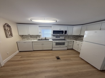 6 Center Street, Brimfield, Massachusetts, 2 Bedrooms Bedrooms, 5 Rooms Rooms,1 BathroomBathrooms,Residential,For Sale,Center Street,73460882