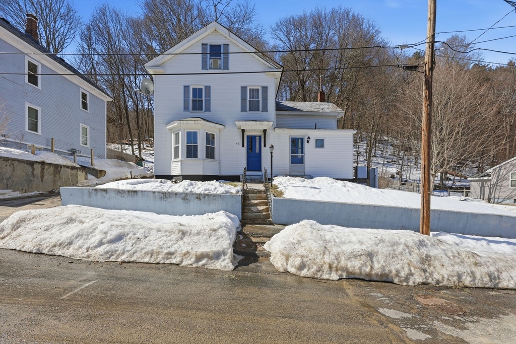 40 Hillside Ave, Warren, Massachusetts, 4 Bedrooms Bedrooms, 7 Rooms Rooms,2 BathroomsBathrooms,Residential,For Sale,Hillside Ave,73486370