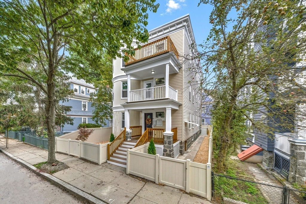 24 Hinckley, Boston, Massachusetts, 3 Bedrooms Bedrooms, 5 Rooms Rooms,1 BathroomBathrooms,Residential Lease,For Rent,Hinckley,73486380