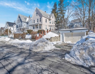 75 Warren St, Medford, Massachusetts, 6 Bedrooms Bedrooms, 14 Rooms Rooms,2 BathroomsBathrooms,Residential Income,For Sale,Warren St,73486353