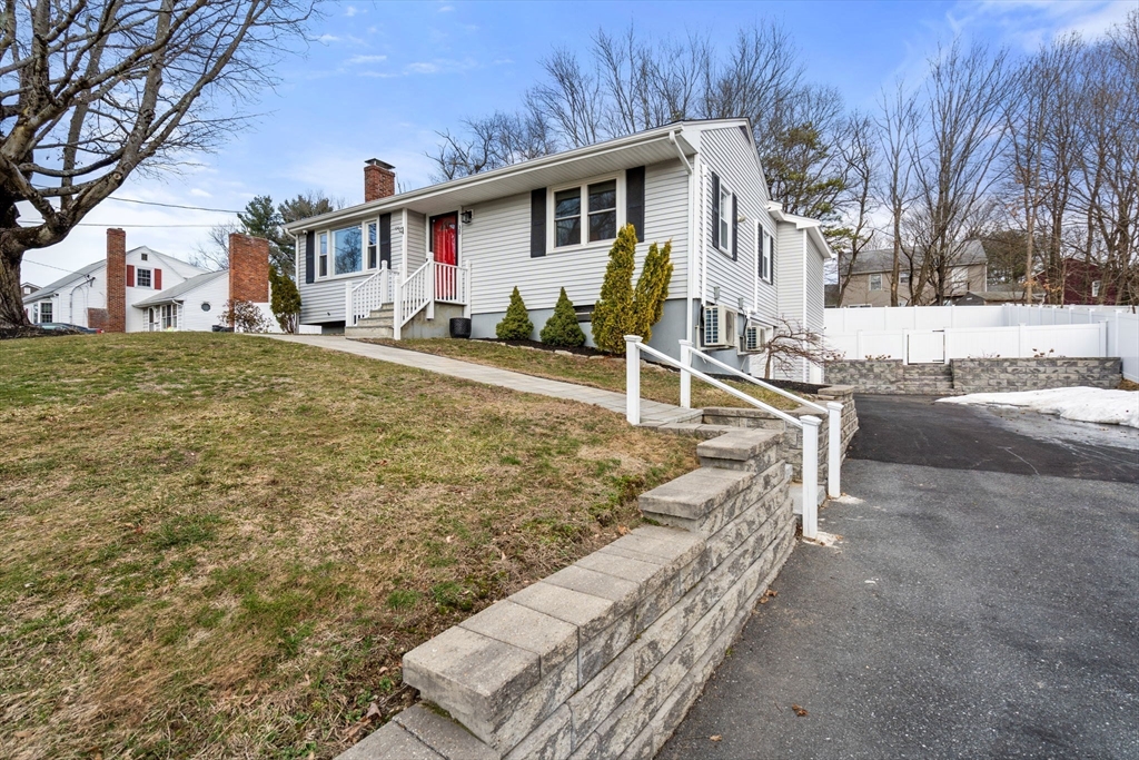 38 Irving Dr, Walpole, Massachusetts, 3 Bedrooms Bedrooms, 6 Rooms Rooms,2 BathroomsBathrooms,Residential,For Sale,Irving Dr,73486479