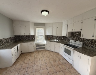 148 George Street, Medford, Massachusetts, 3 Bedrooms Bedrooms, 8 Rooms Rooms,1 BathroomBathrooms,Residential Lease,For Rent,George Street,73486488