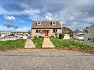 87 Festa Road, Revere, Massachusetts, 3 Bedrooms Bedrooms, 10 Rooms Rooms,3 BathroomsBathrooms,Residential,For Sale,Festa Road,73470697