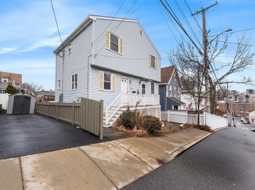 21 Hillside Avenue, Everett, Massachusetts, 3 Bedrooms Bedrooms, 4 Rooms Rooms,2 BathroomsBathrooms,Residential,For Sale,Hillside Avenue,73467633