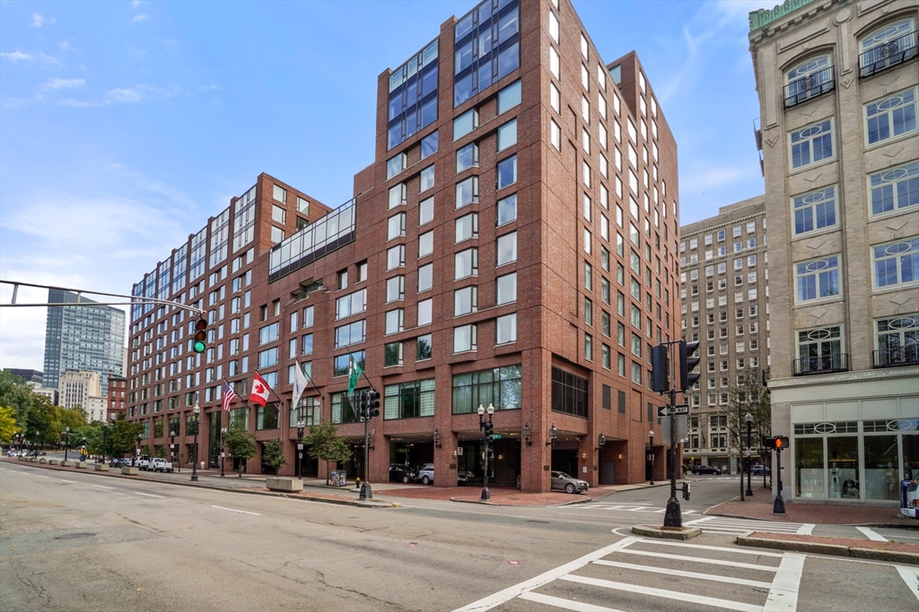 220 Boylston St, Boston, Massachusetts, 2 Bedrooms Bedrooms, 6 Rooms Rooms,2.5 BathroomsBathrooms,Residential,For Sale,Boylston St,73477907
