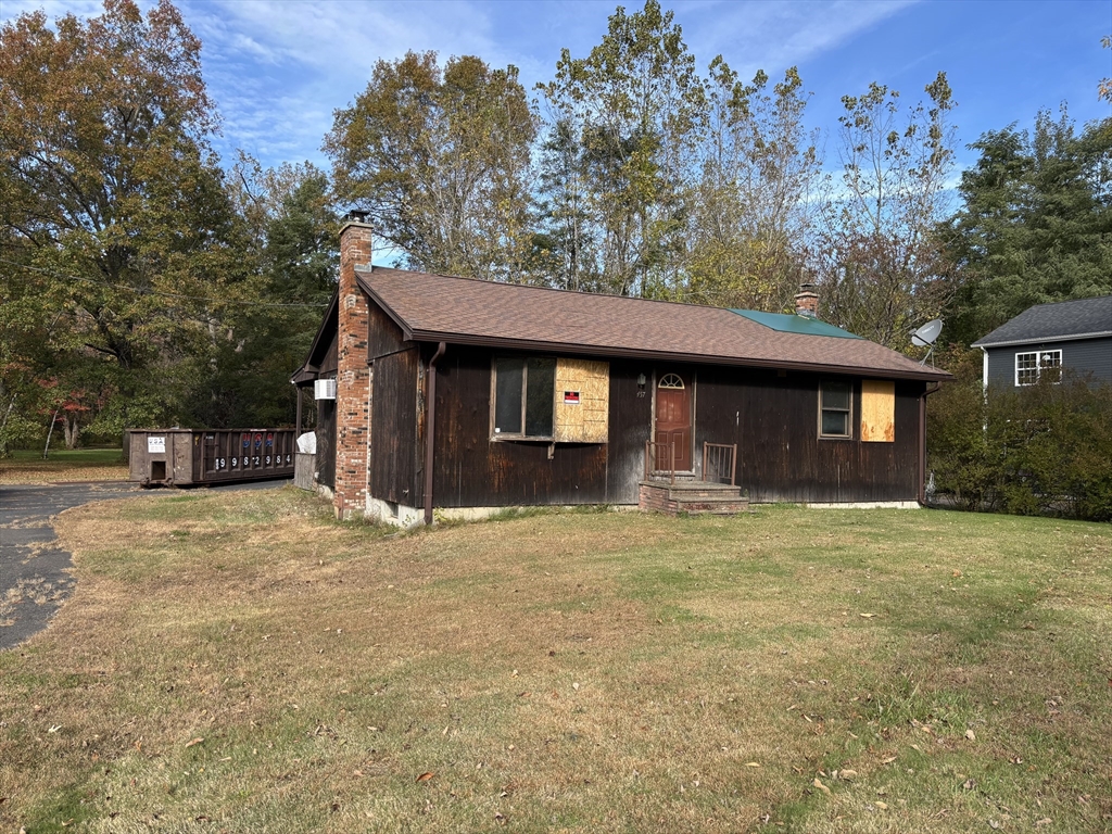 457 Northampton St, Holyoke, Massachusetts, 2 Bedrooms Bedrooms, 5 Rooms Rooms,1 BathroomBathrooms,Residential,For Sale,Northampton St,73445550