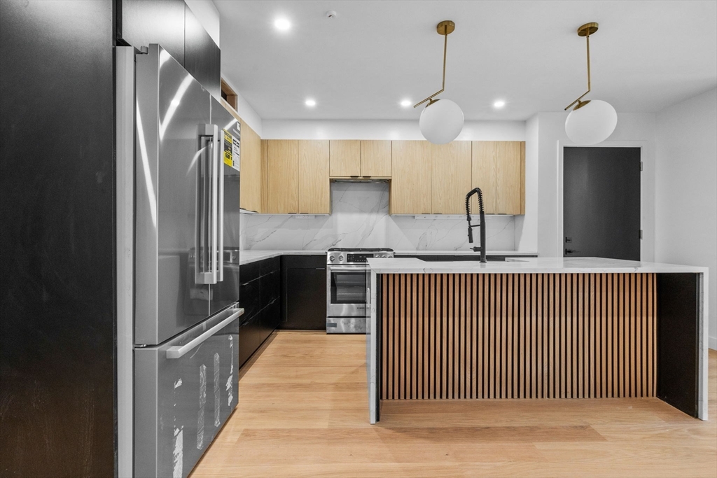 230 Everett, Boston, Massachusetts, 1 Bedroom Bedrooms, 3 Rooms Rooms,1 BathroomBathrooms,Residential,For Sale,Everett,73443969