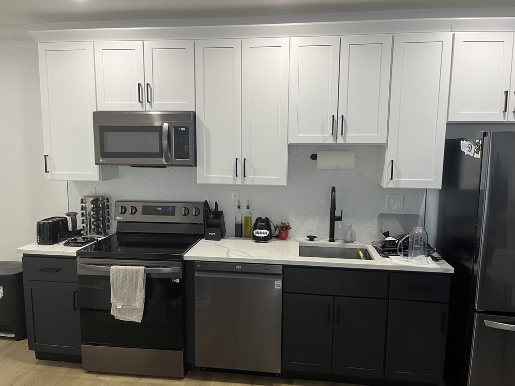 144 Old Colony Ave, Boston, Massachusetts, 1 Bedroom Bedrooms, 2 Rooms Rooms,1 BathroomBathrooms,Residential Lease,For Rent,Old Colony Ave,73481788
