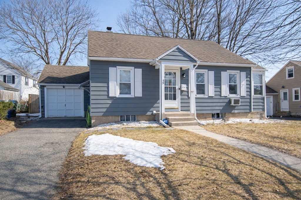 75 Gillette Cir, Springfield, Massachusetts, 3 Bedrooms Bedrooms, 6 Rooms Rooms,2 BathroomsBathrooms,Residential,For Sale,Gillette Cir,73486584