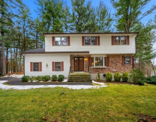 2 Garfield Ln W, Andover, Massachusetts, 4 Bedrooms Bedrooms, 8 Rooms Rooms,2.5 BathroomsBathrooms,Residential,For Sale,Garfield Ln W,73486600