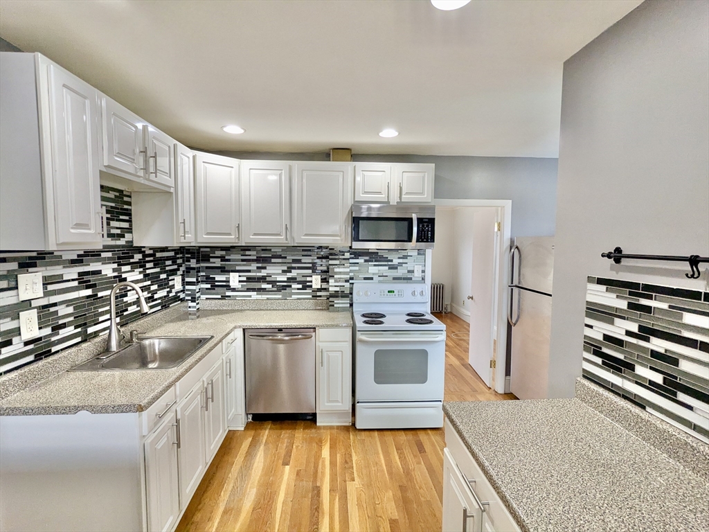 161 Webster St, Malden, Massachusetts, 2 Bedrooms Bedrooms, 5 Rooms Rooms,1 BathroomBathrooms,Residential Lease,For Rent,Webster St,73486625