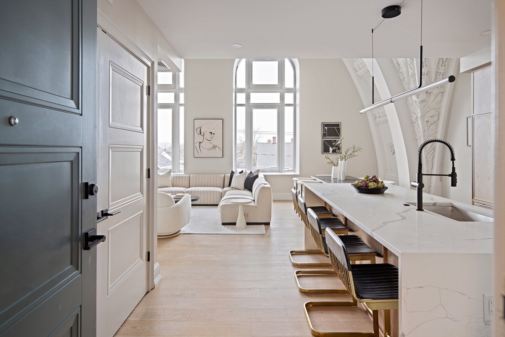 61 Hall Street, Waltham, Massachusetts, 2 Bedrooms Bedrooms, 6 Rooms Rooms,2 BathroomsBathrooms,Residential,For Sale,Hall Street,73486515