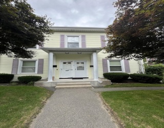 54 Williams, Newton, Massachusetts, 2 Bedrooms Bedrooms, 6 Rooms Rooms,1 BathroomBathrooms,Residential Lease,For Rent,Williams,73486537