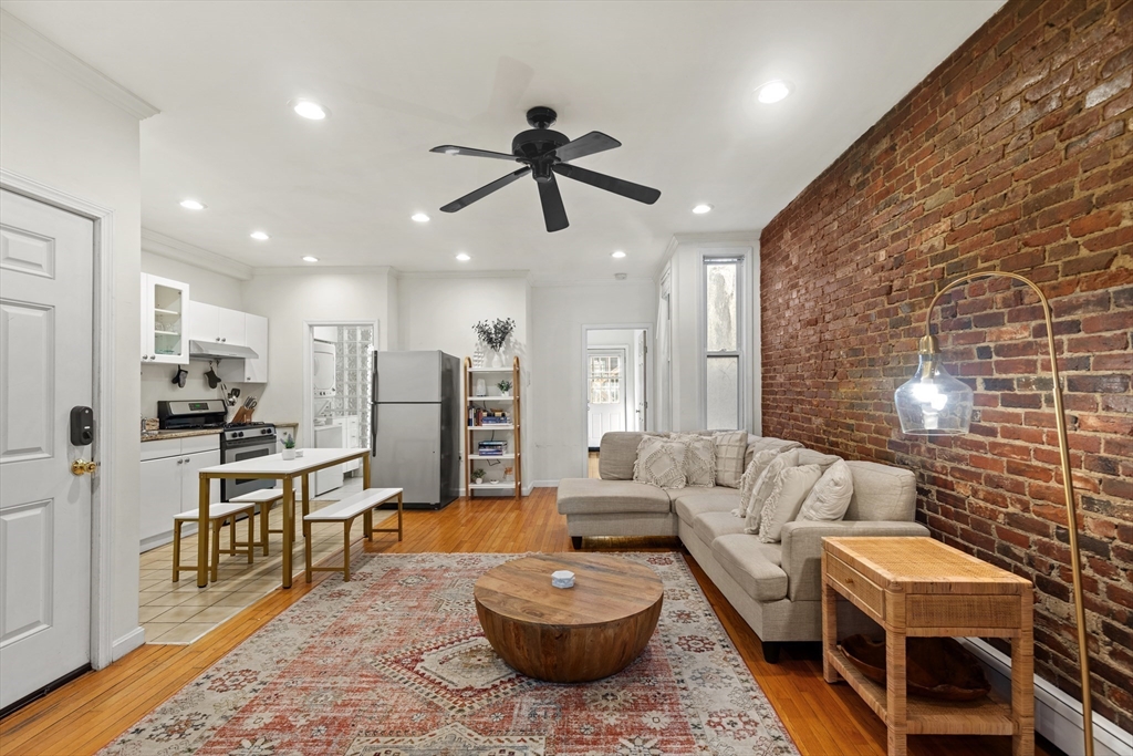 245 W 5th St, Boston, Massachusetts, 2 Bedrooms Bedrooms, 5 Rooms Rooms,1 BathroomBathrooms,Residential Lease,For Rent,W 5th St,73486538