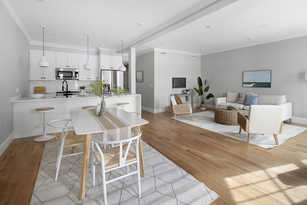 31 Boardman Street, Boston, Massachusetts, 2 Bedrooms Bedrooms, 6 Rooms Rooms,2 BathroomsBathrooms,Residential Lease,For Rent,Boardman Street,73486569