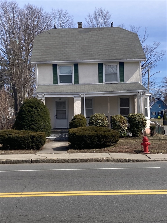 427 N Main St, Randolph, Massachusetts, 6 Bedrooms Bedrooms, 8 Rooms Rooms,1.5 BathroomsBathrooms,Residential Lease,For Rent,N Main St,73486603