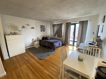 1027 Commonwealth Ave, Boston, Massachusetts, 1 Room Rooms,1 BathroomBathrooms,Residential Lease,For Rent,Commonwealth Ave,73486663
