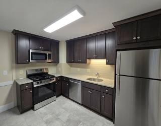 288 Pleasant St, Stoughton, Massachusetts, 2 Bedrooms Bedrooms, 5 Rooms Rooms,1 BathroomBathrooms,Residential Lease,For Rent,Pleasant St,73486684