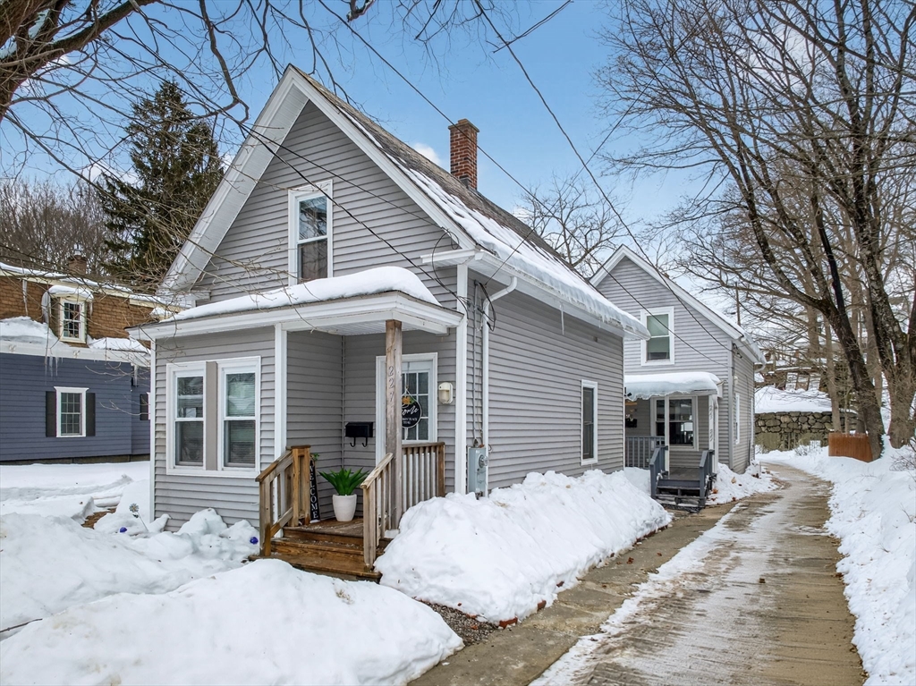 227 Riverbend Street, Athol, Massachusetts, 6 Bedrooms Bedrooms, 12 Rooms Rooms,2.5 BathroomsBathrooms,Residential Income,For Sale,Riverbend Street,73486700