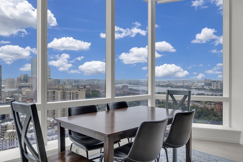 1 Franklin St, Boston, Massachusetts, 3 Bedrooms Bedrooms, 7 Rooms Rooms,2 BathroomsBathrooms,Residential,For Sale,Franklin St,73412579