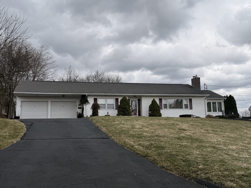 106 Vermont St, Holyoke, Massachusetts, 2 Bedrooms Bedrooms, 5 Rooms Rooms,1 BathroomBathrooms,Residential,For Sale,Vermont St,73486741