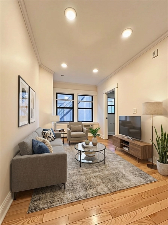 219 Commonwealth Ave, Newton, Massachusetts, 3 Rooms Rooms,1 BathroomBathrooms,Residential Lease,For Rent,Commonwealth Ave,73486742