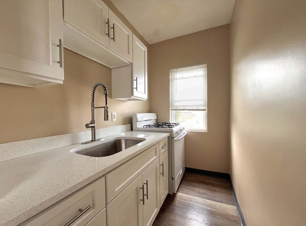 25 Oakland Ave, Everett, Massachusetts, 1 Bedroom Bedrooms, 3 Rooms Rooms,1 BathroomBathrooms,Residential Lease,For Rent,Oakland Ave,73481169