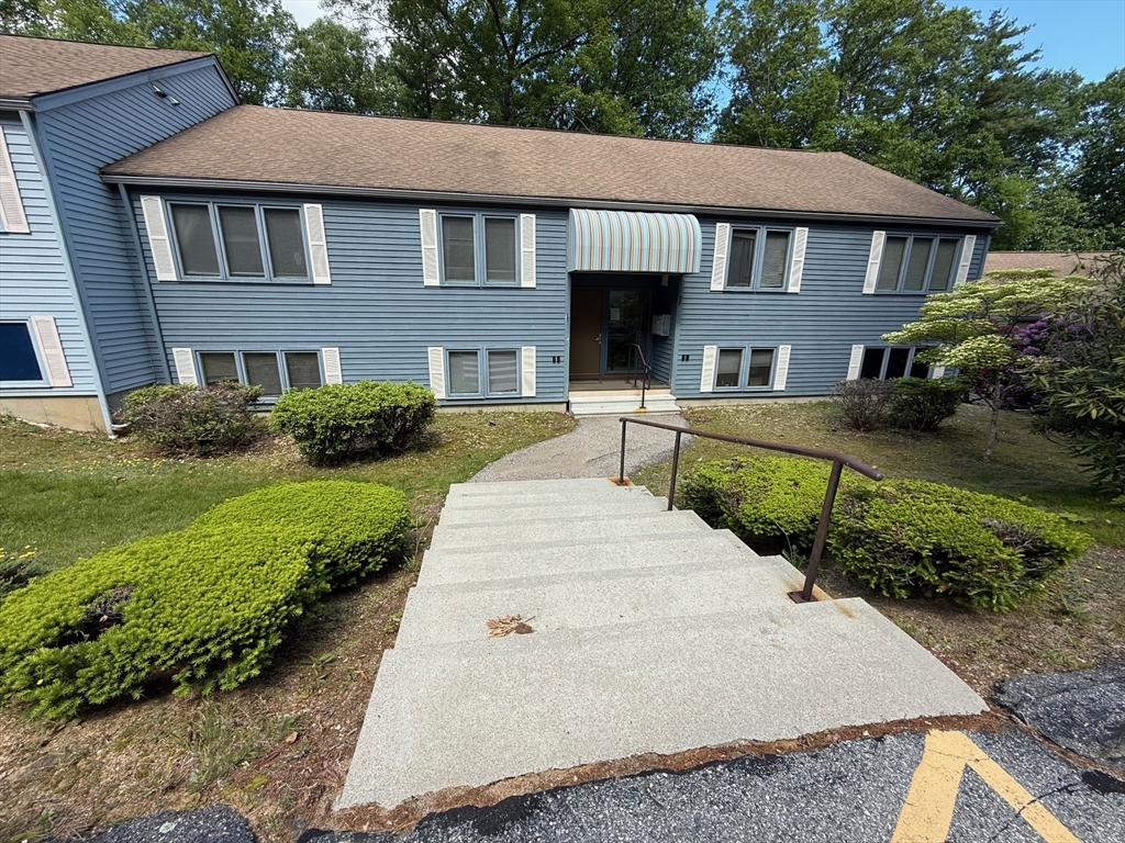 28 Maria Ave, Southbridge, Massachusetts, 2 Bedrooms Bedrooms, 4 Rooms Rooms,2 BathroomsBathrooms,Residential Lease,For Rent,Maria Ave,73486806